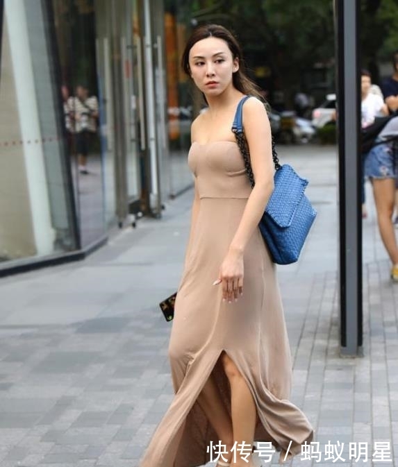  『气质』街拍美女：气质很好的紧身裙小姐姐，很好看还很是洋气！