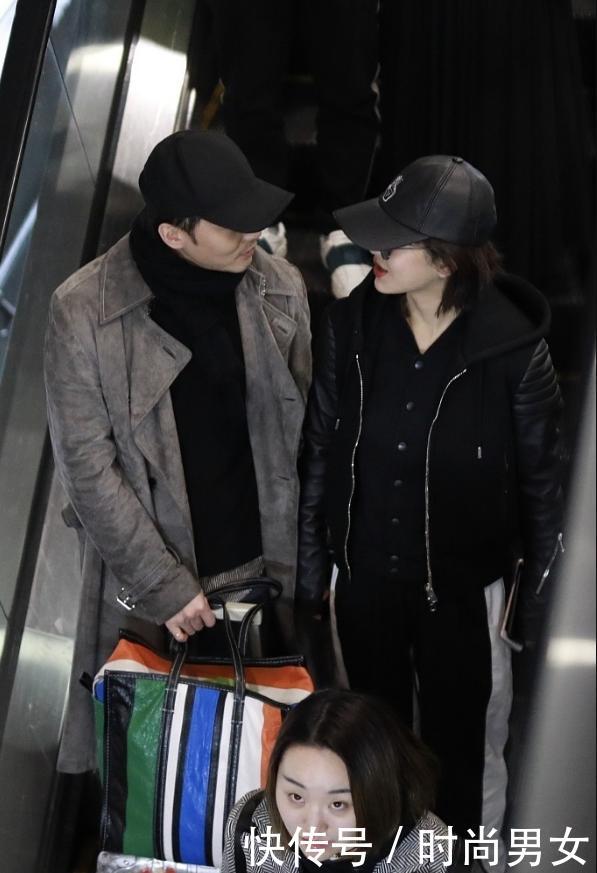 杨紫一身黑现机场，与身旁帅哥亲密耳语，网友：秦俊杰知道吗？