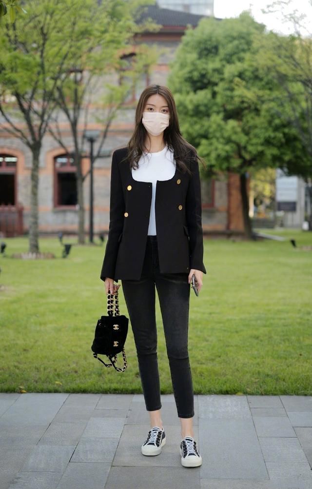  穿搭■谁说“仙女”一定要穿粉红色，基础黑白灰也能穿出精彩，穿出品味