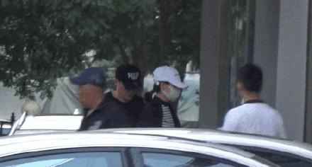 《女儿国》CP被目击在男方处过夜？颖宝回应不知道该说什么！