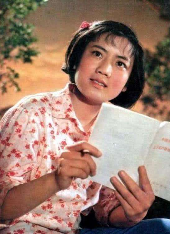 “奶奶辈”女神如今都什么模样? 李秀明优雅, 龚雪辣眼睛!