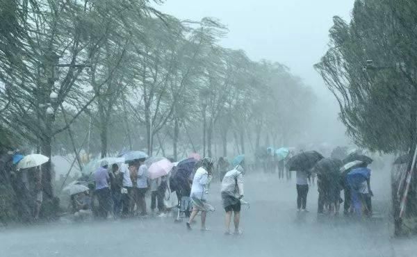  【冷空气】周五起，气温直降！一场企图逼走夏天的冷空气来了…