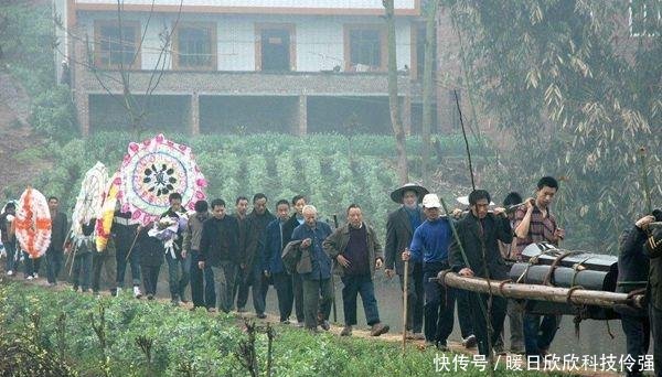 农村怪象红事不请不去，白事不请自去，为何听听农民怎么说