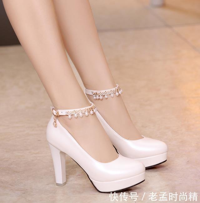 优雅:时髦优雅的高跟鞋,显高又有女人味,你有吗?