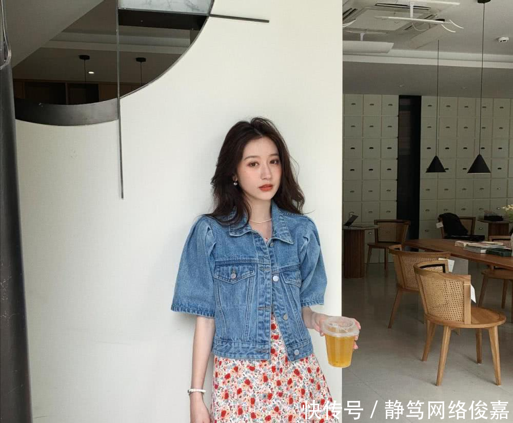 『搭法』别总穿“打底衫”了!看看衬衫的花式穿搭法,风格多变不过时