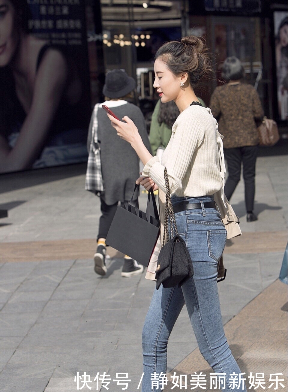  『打造』打造简约休闲风的穿搭，气质女生还是偏爱牛仔裤
