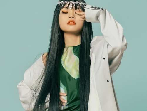 「大片」Cindy最新大片,穿绿色长裙叉腰摆pose,“丑女”成功逆袭