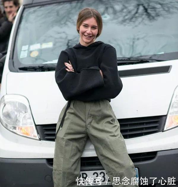 今秋刘雯、周冬雨抢着穿的裤子，竟然这么大有来头！