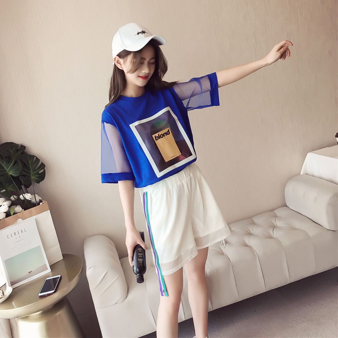 老婆身高152，从不穿高跟鞋，短款套装+小白鞋，洋气显高挑