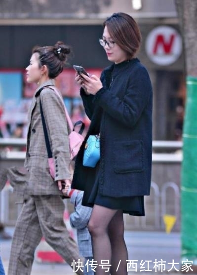  『气质』街拍：气质迷人的小姐姐，展现高挑身段，是别样的风采