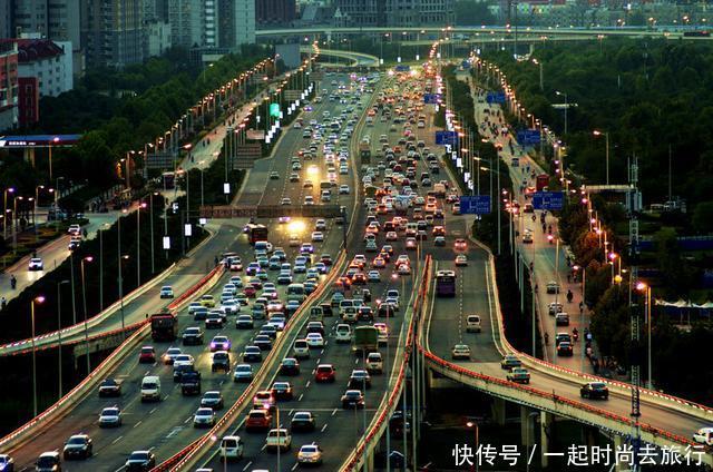 突破历史！中国万亿GDP城市再添两名新成员，谁的实力更强？