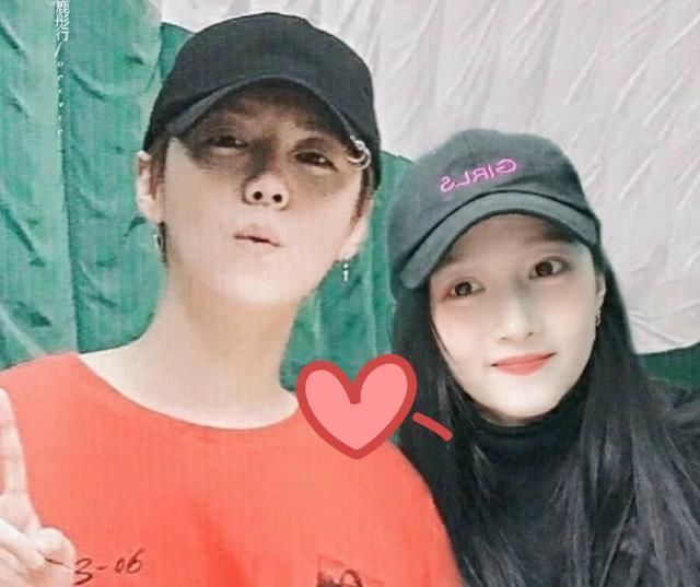 #快本#关晓彤《快本》秀恩爱,表示我有喜欢的人了,何炅笑的面部狰狞