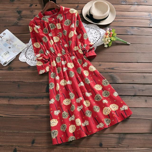 小姨居然把阔腿裤都扔了，原来今秋流行“娃娃裙”，显瘦减龄美嫩