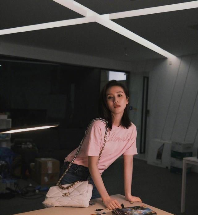  「小妙」掌握变白小妙招，从颜色上入手，你也可以像明星一样引人注目！