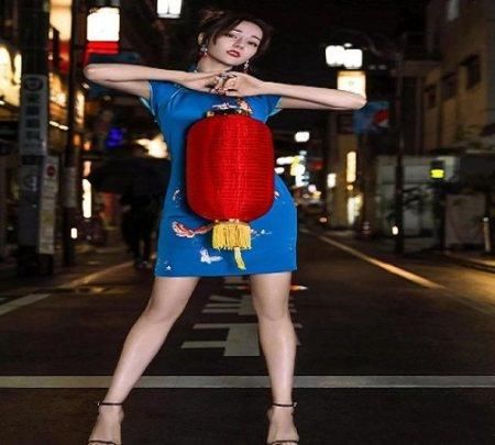 迪丽热巴穿蓝色旗袍