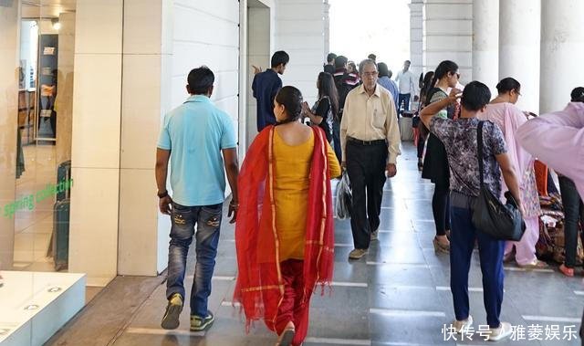 中国游客到印度旅游，看见满大街的传统服饰为什么中国做不到