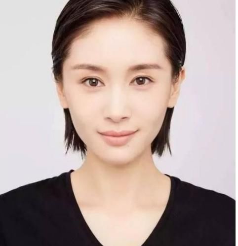  瞬间：女生拍证件照时，get这三个拍照小技巧，让你瞬间变女神