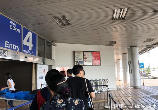 泰国航空波音777公务舱之旅，过道宽得离谱，十几年飞机保养不错