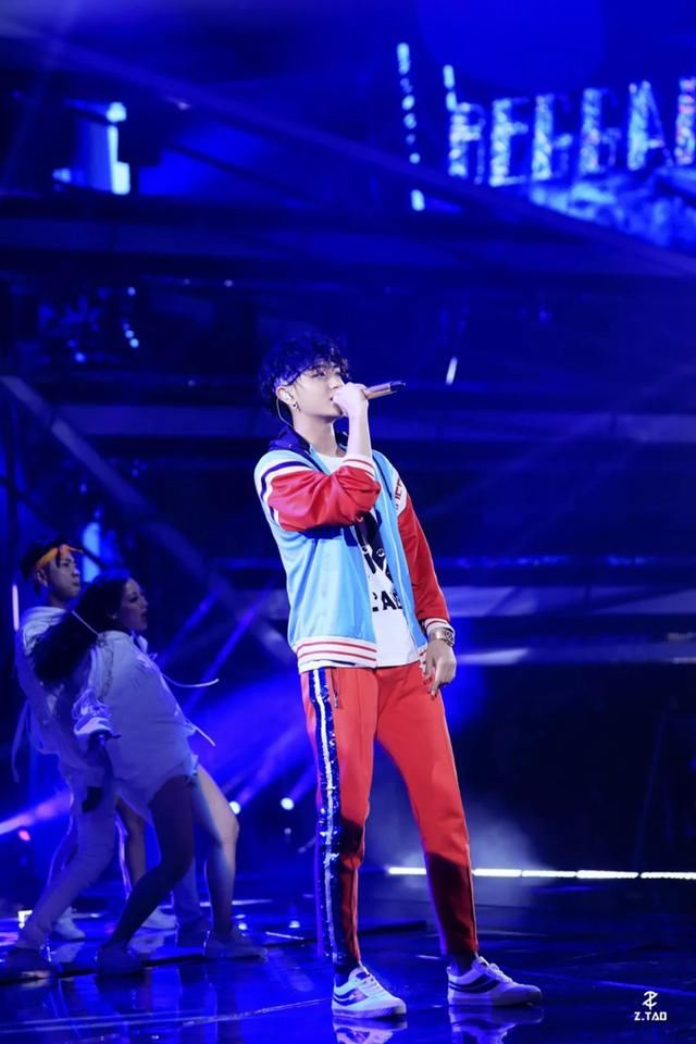 戳进来｜看完了她们的穿搭，我立刻丢掉了鞋柜里的高跟鞋！