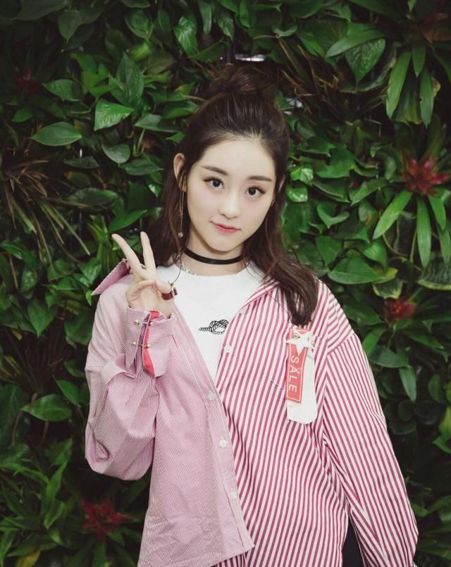  祝绪丹■“俩件衣服裤子当做一件衣服穿”