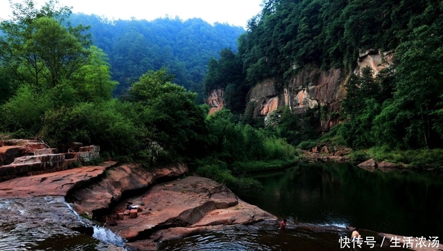 四川泸州合江县最大的镇，和贵州接壤，是历史文化名镇