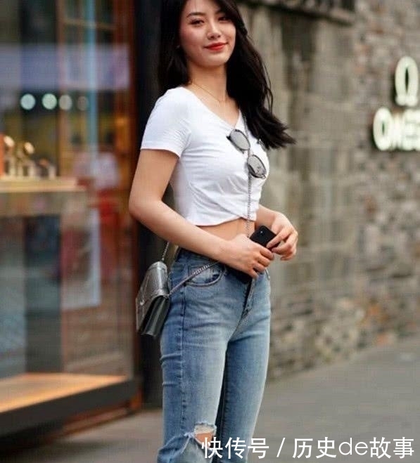  清爽|学小姐姐牛仔T恤简单搭配，清爽休闲又时尚，减龄效果看得见