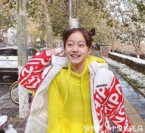 「穿透」谁想到这是赵薇“女儿”，12岁跨年穿透光裤，130腿长好撩！