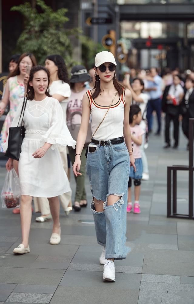 深圳街拍 身材较好 灵气十足的美腿小仙女 要多好看就有多好看!