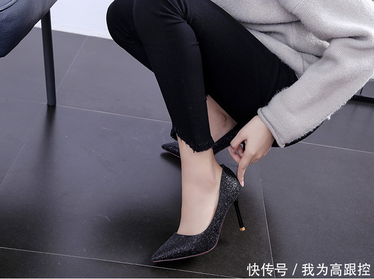 没有金属饰品，却更有金属风味道的性感高跟鞋