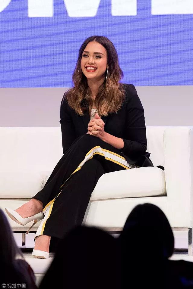 这些女明星身材并不完美只是会穿衣服而已