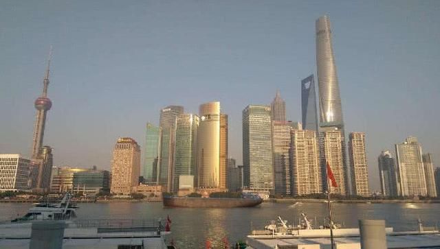 我国第一高楼：历时8年才建成全楼118层，每天游客参观量达三万