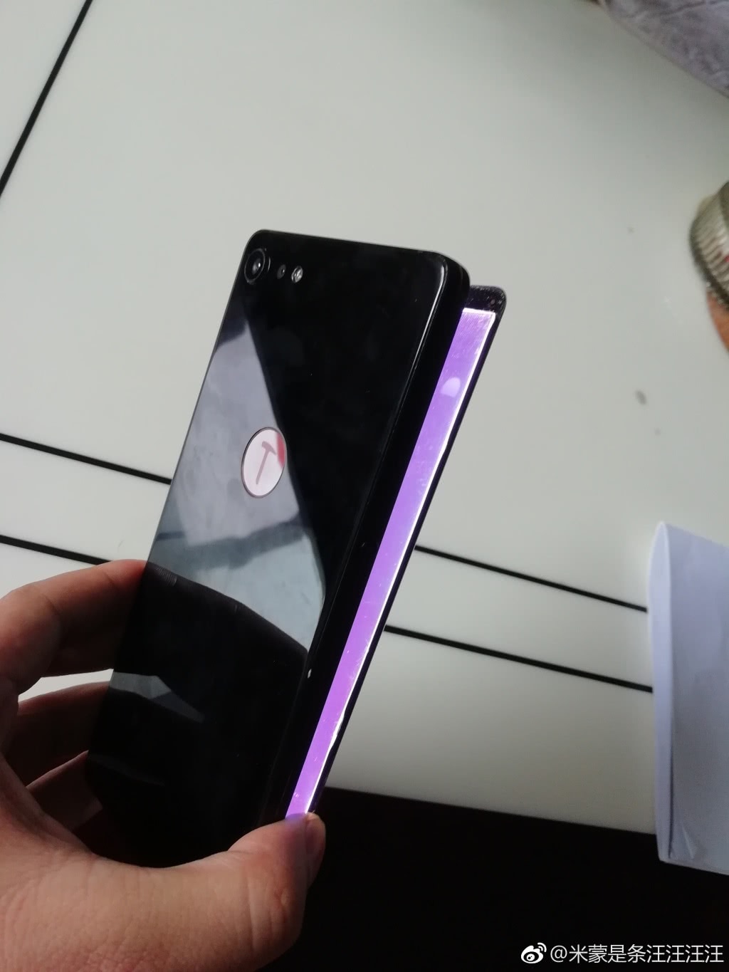 罗永浩怎么看?死忠粉丝晒锤子Pro 2 屏幕开胶