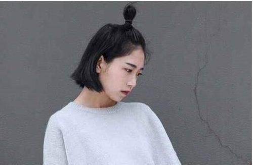 「内扣短发」扎苹果头才是好性格的表现,女生短发扎苹果头,一点也不难