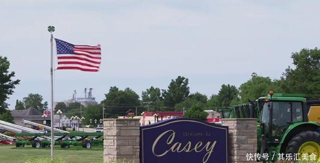 世界上最奇葩的小镇,以“巨物”而出名,游客们如同来到小人国!