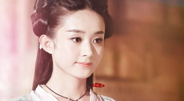 换上一条裙子，赵丽颖一下子变得有贵族气质