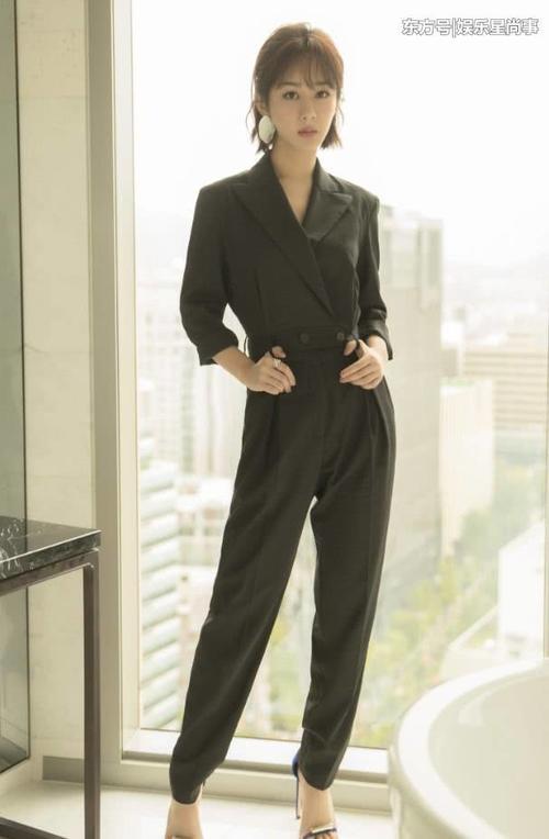 杨紫真的绝了，把“库洛牌”全都穿身上，难怪能让邓伦“心动”！