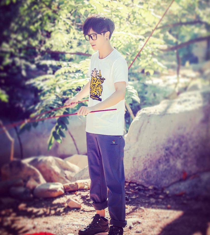 薛之谦自曝已有第三者，网友纷纷祝贺，真相是这样