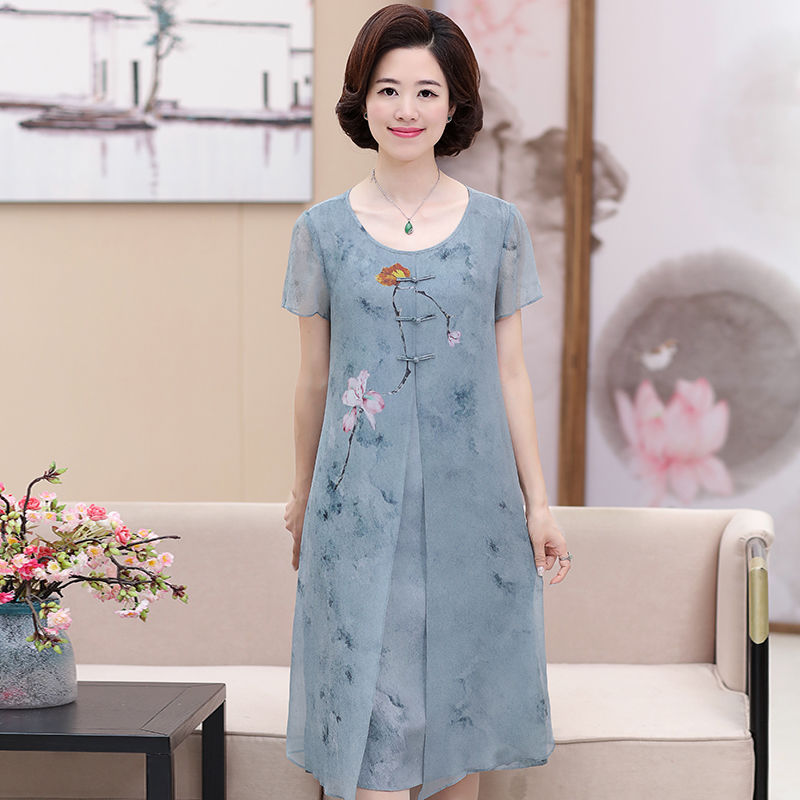 奔四奔五中年人别乱穿裙,看这几款洋气妈妈裙,减龄又遮肚