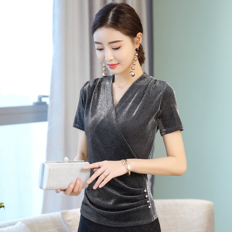 今年流行小衫+小脚裤，时髦又美嫩，适合30~50女人穿