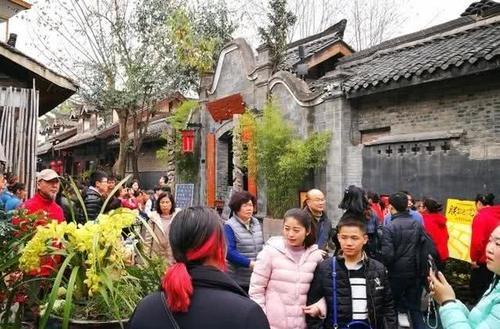 成都最繁华的“春太”步行街，背后有一个历史悠久的文化古迹