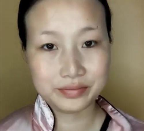 化妆术又称易容术？女神卸妆吓坏众人，网友：大妈是你吗！