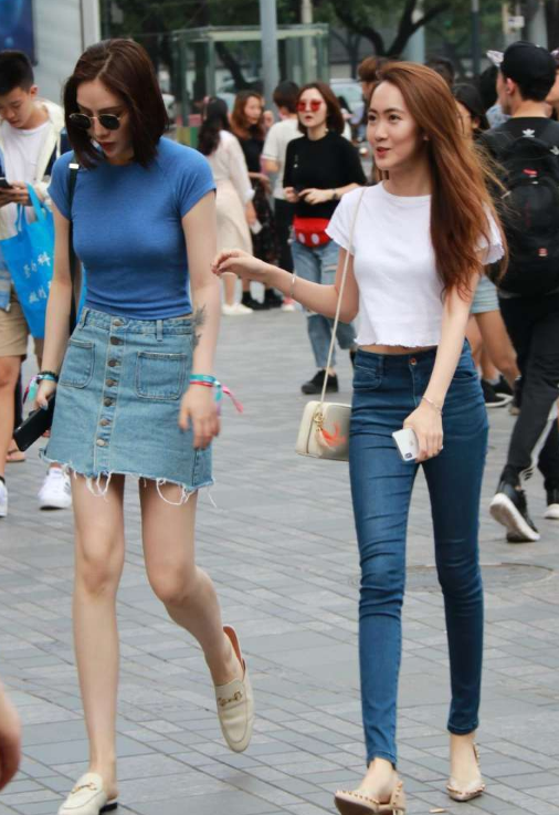 街拍: 有个漂亮的闺蜜, 是种什么体验呢？