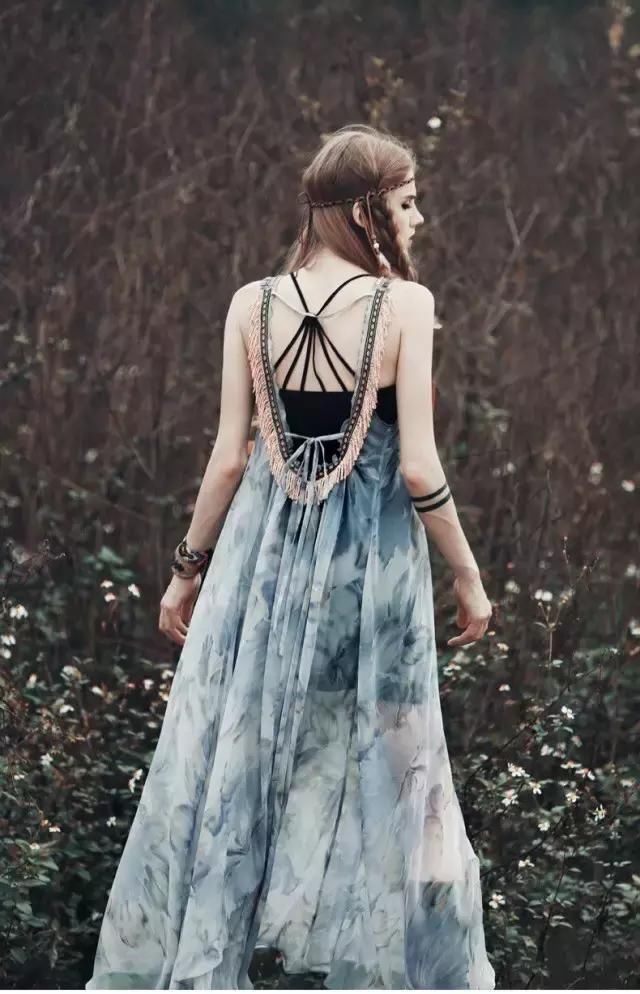 姑娘真不是露内衣带呀，这样真的超漂亮！