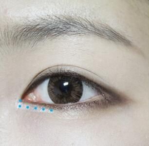 电影《少年的你》官宣男女主！为啥92年的周冬雨看起来比00后易烊