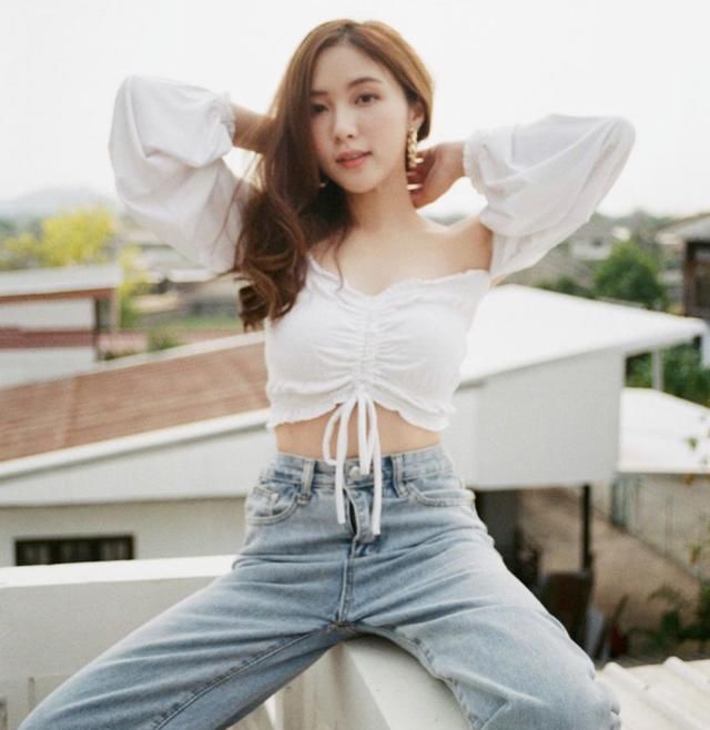  上衣特别■穿衣搭配：短上衣＋高腰裤＝初夏必爆组合，气质惨了！