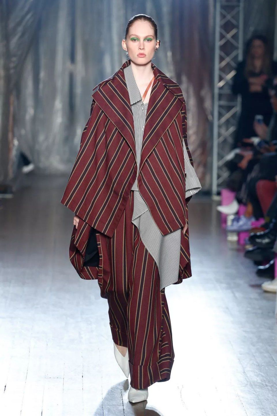 如何才能坐上四大时装周秀场的头排?