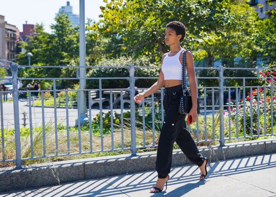 天气热skr人了你却还在害怕穿吊带?挑对了才能拯救身材!