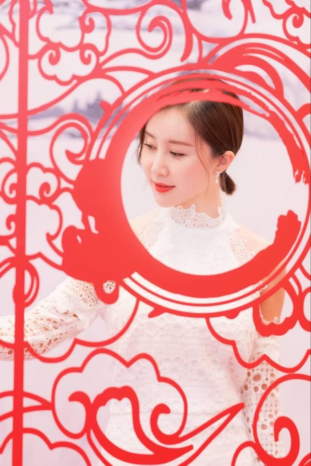 舒畅这是换造型了吗？衣品可比以前高了不少！