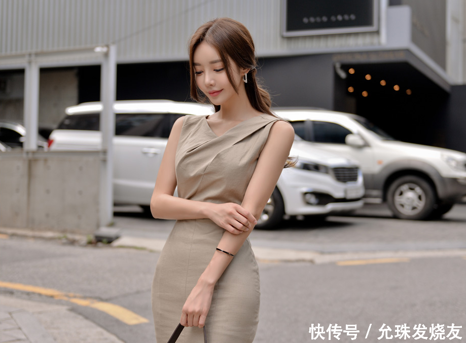 孙允珠优雅复古深褐色褶皱鱼尾裙