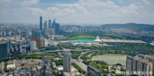 广西要是想做大做强首府南宁，那么与该城市合并是“势在必行”的